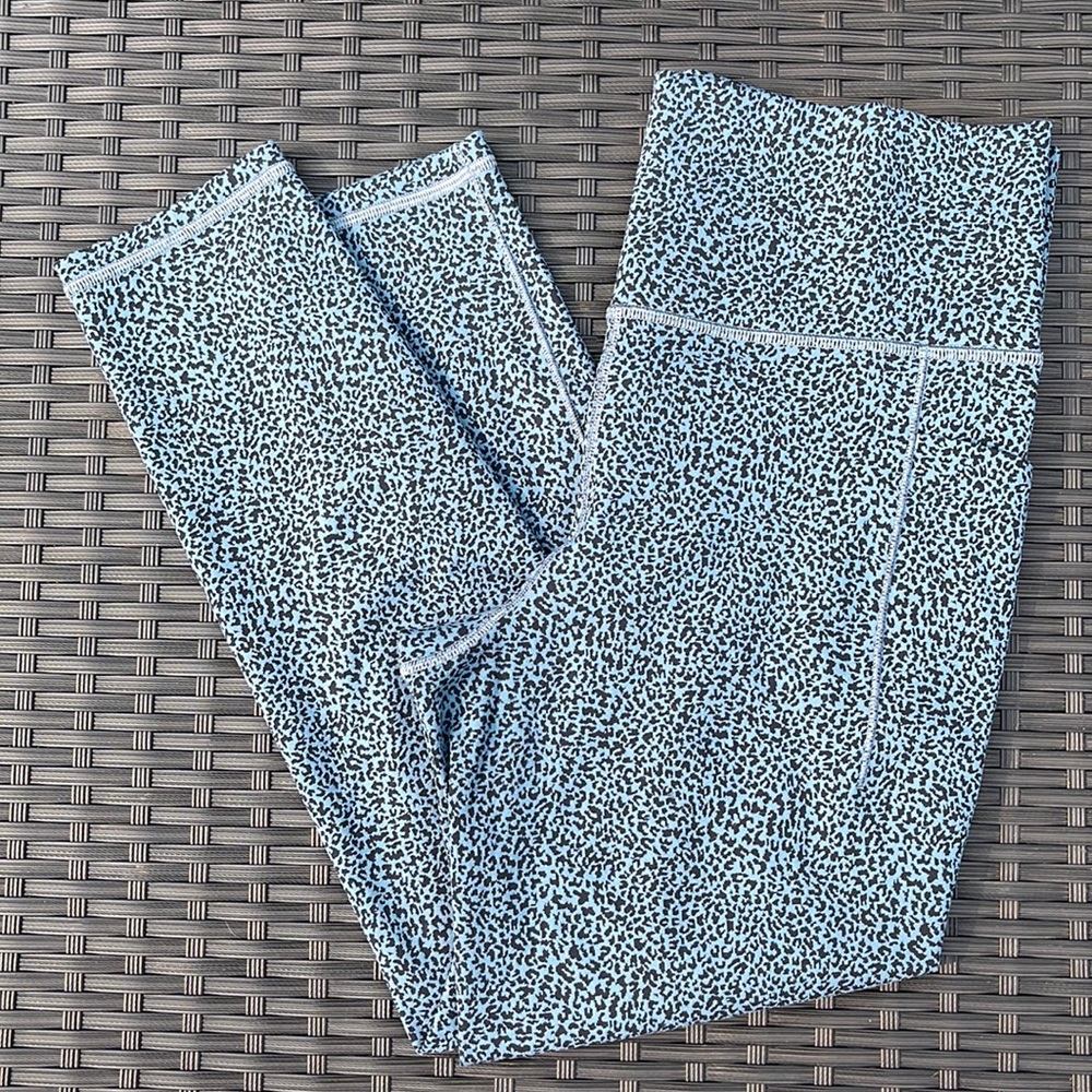 Athleta Salutation stash II 7/8 textured tight size Medium